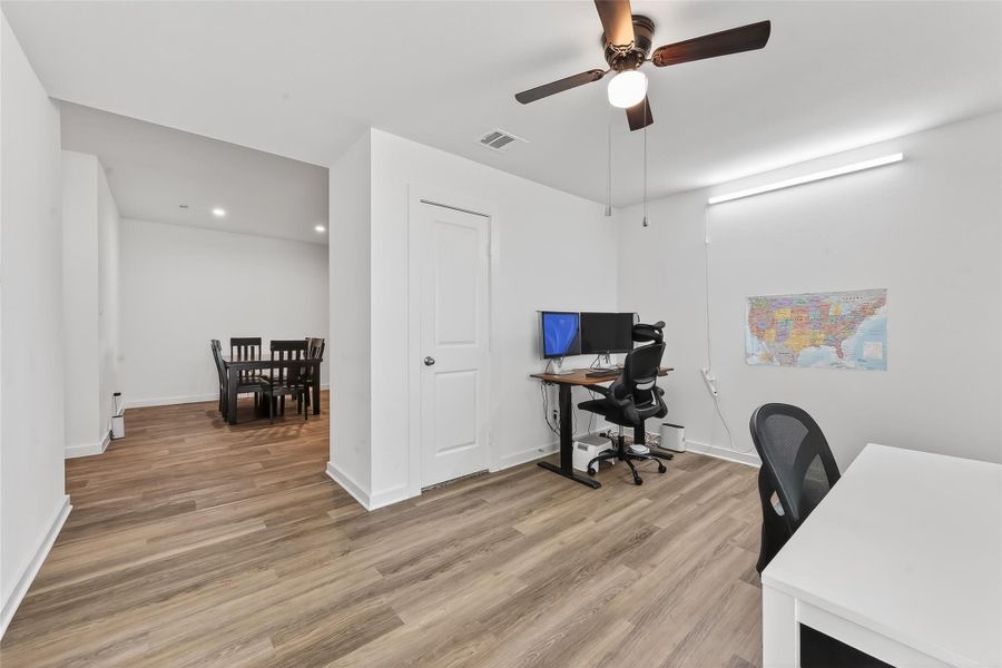 Furnished interior view inside a new home in Evergreen, Rosenberg (Image 7).