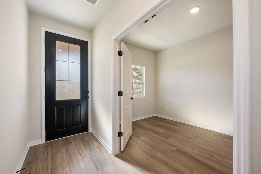 Spacious, unfurnished interior of a new home in Patterson Ranch, Georgetown (Image 19).