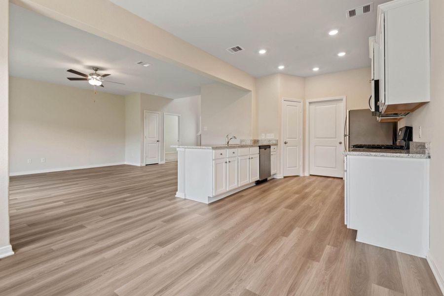 Spacious, unfurnished interior of a new home in Pinewood Trails, Cleveland (Image 15). Spacious, unfurnished interior of a new home in Pinewood Trails, Cleveland (Image 15).