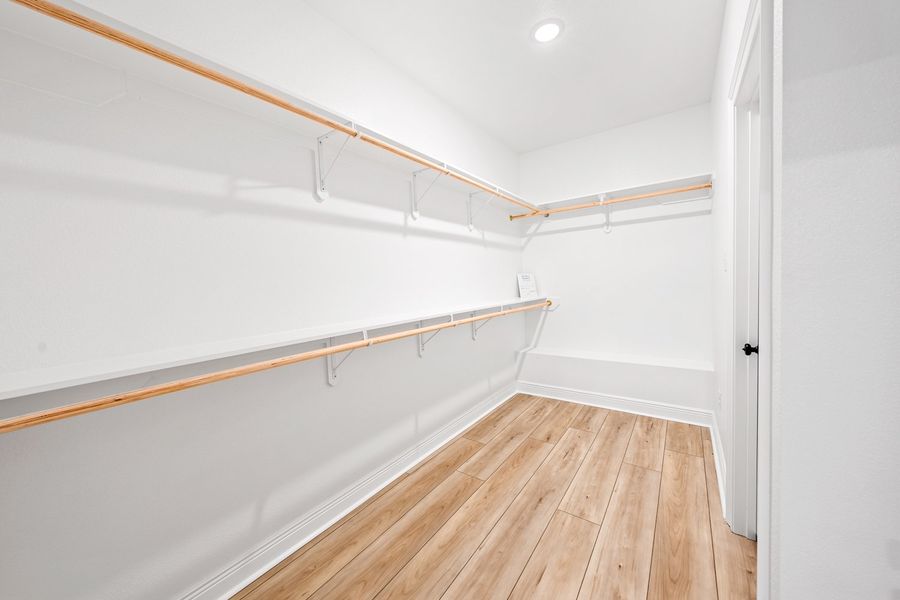 Spacious, unfurnished interior of a new home in Eagle Pointe, Pensacola (Image 19).