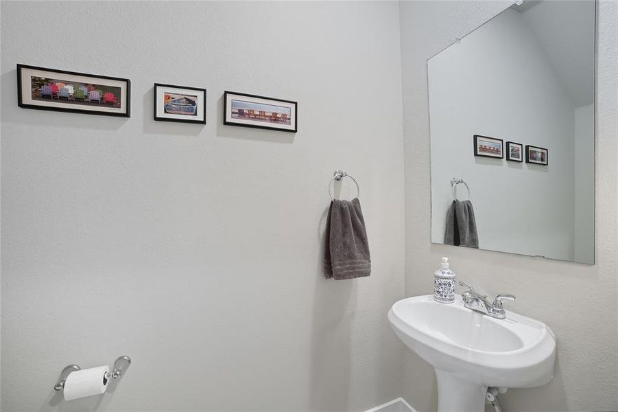 Furnished interior view inside a new home in Oak Creek, Forney (Image 4).
