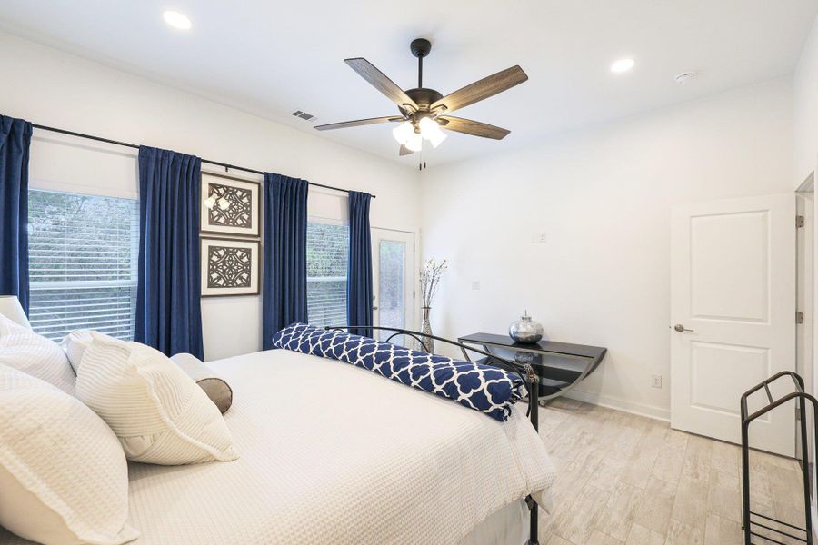 Furnished interior view inside a new home in , Wimberley (Image 11).