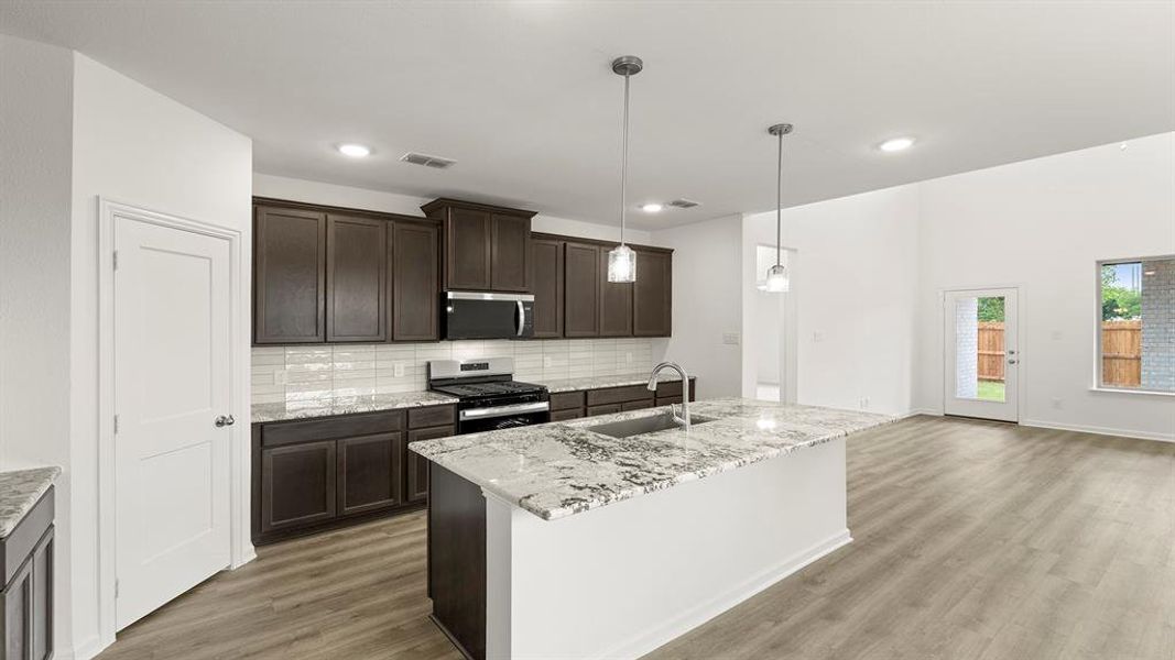 12. 493 Silent Pond - Kitchen (4) 12. 493 Silent Pond - Kitchen (4)