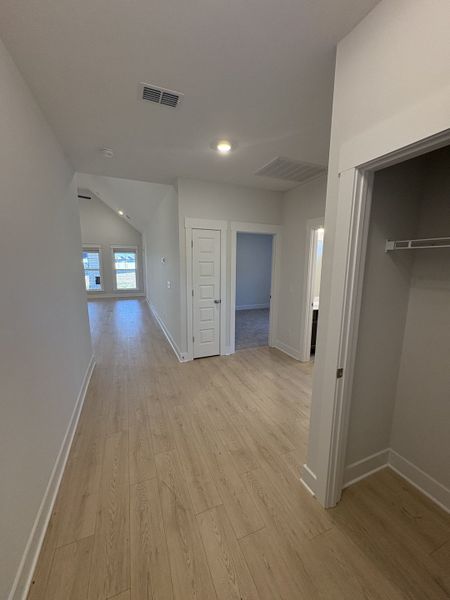 Spacious, unfurnished interior of a new home in Rookers Bend, Smyrna (Image 7).