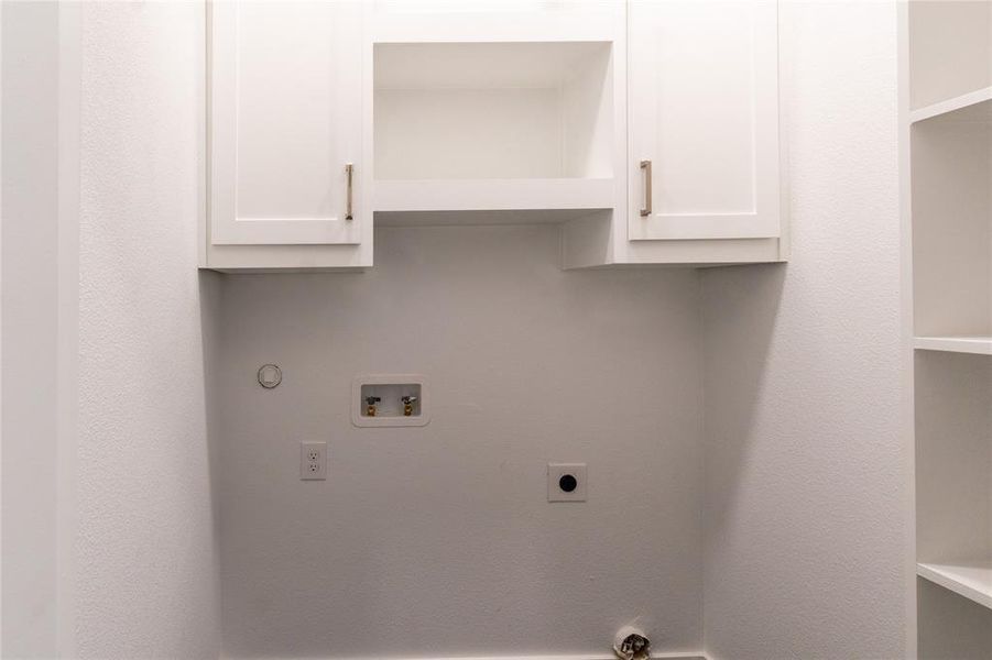 Spacious, unfurnished interior of a new home in , Gun Barrel City (Image 19). Spacious, unfurnished interior of a new home in , Gun Barrel City (Image 19).