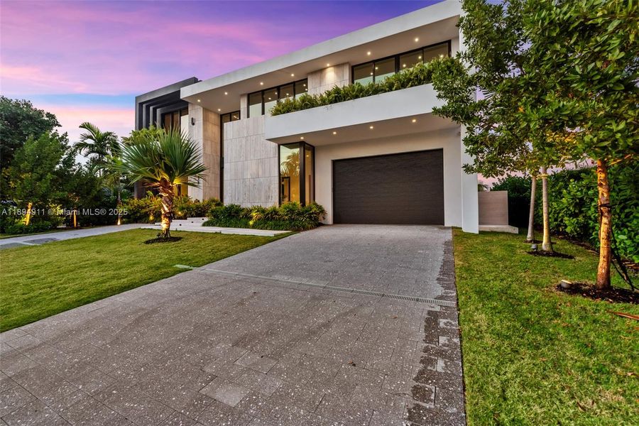 Image 83 of a home in .