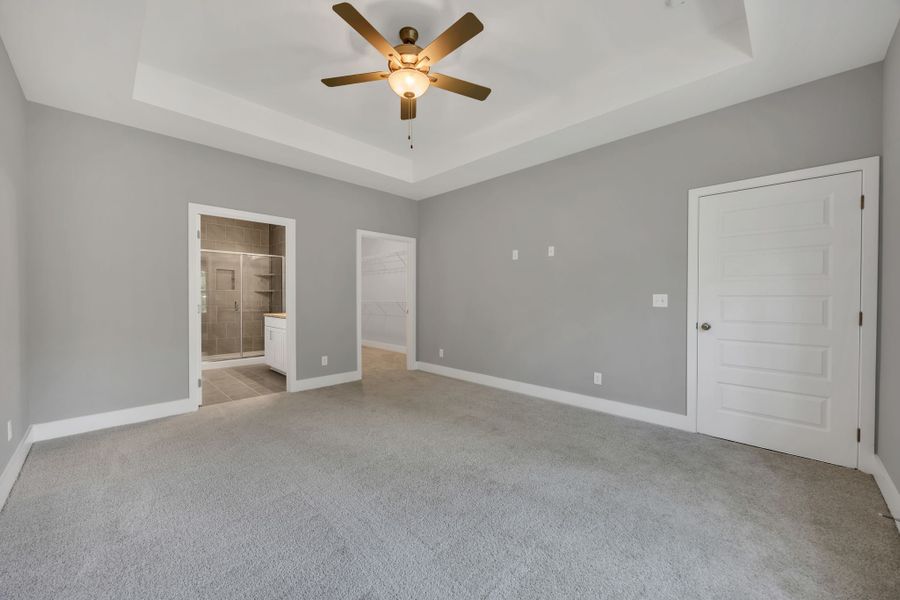 Spacious, unfurnished interior of a new home in Givens Park, Chattanooga (Image 25).