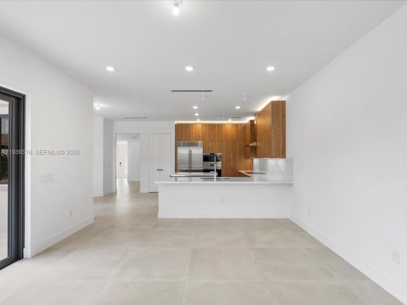 Image 85 of a home in .