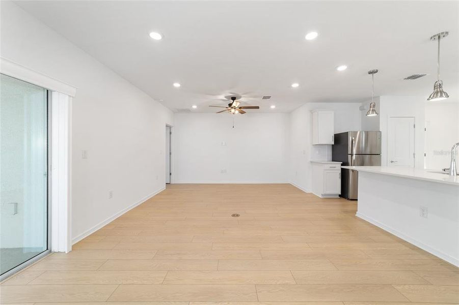 Spacious, unfurnished interior of a new home in , Ocala (Image 30).