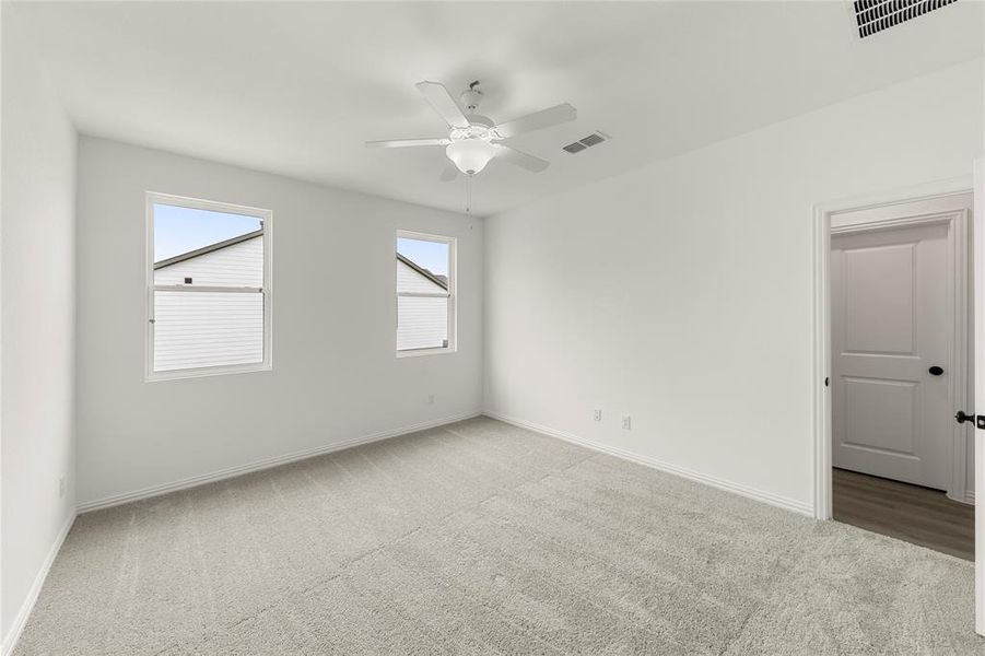 Spacious, unfurnished interior of a new home in Collin Creek, Plano (Image 20).