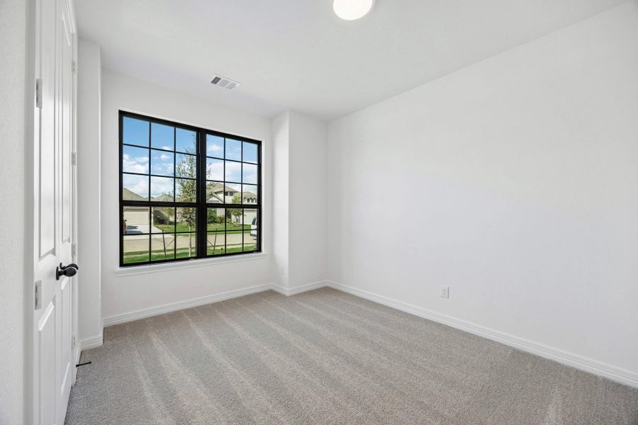 Spacious, unfurnished interior of a new home in Westland Ranch, League City (Image 18).