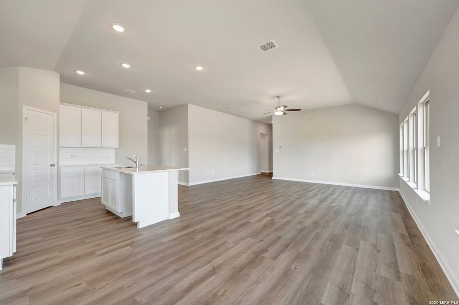Spacious, unfurnished interior of a new home in Hickory Ridge Estates, Elmendorf (Image 24).