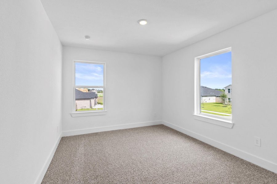 Spacious, unfurnished interior of a new home in Riverside Estates, Mont Belvieu (Image 39).