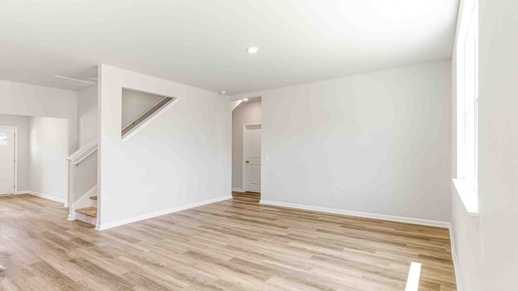 Spacious, unfurnished interior of a new home in Bella Point, Bolivia (Image 32).