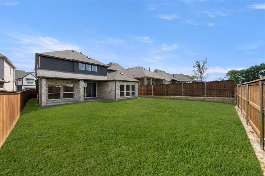 Exterior details and patio area of a home in Inspiration, Lucas (Image 3).