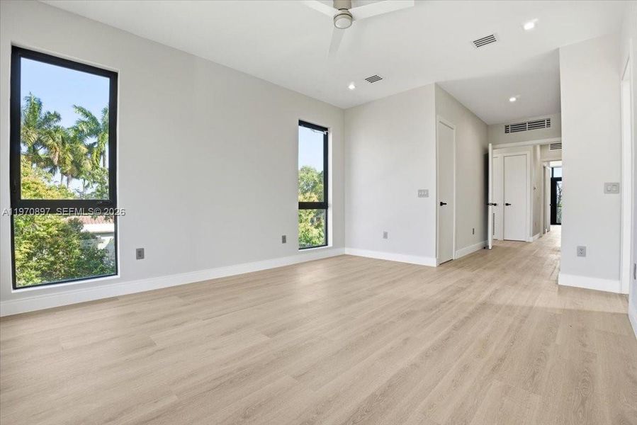 Spacious, unfurnished interior of a new home in , Hollywood (Image 17). Spacious, unfurnished interior of a new home in , Hollywood (Image 17).