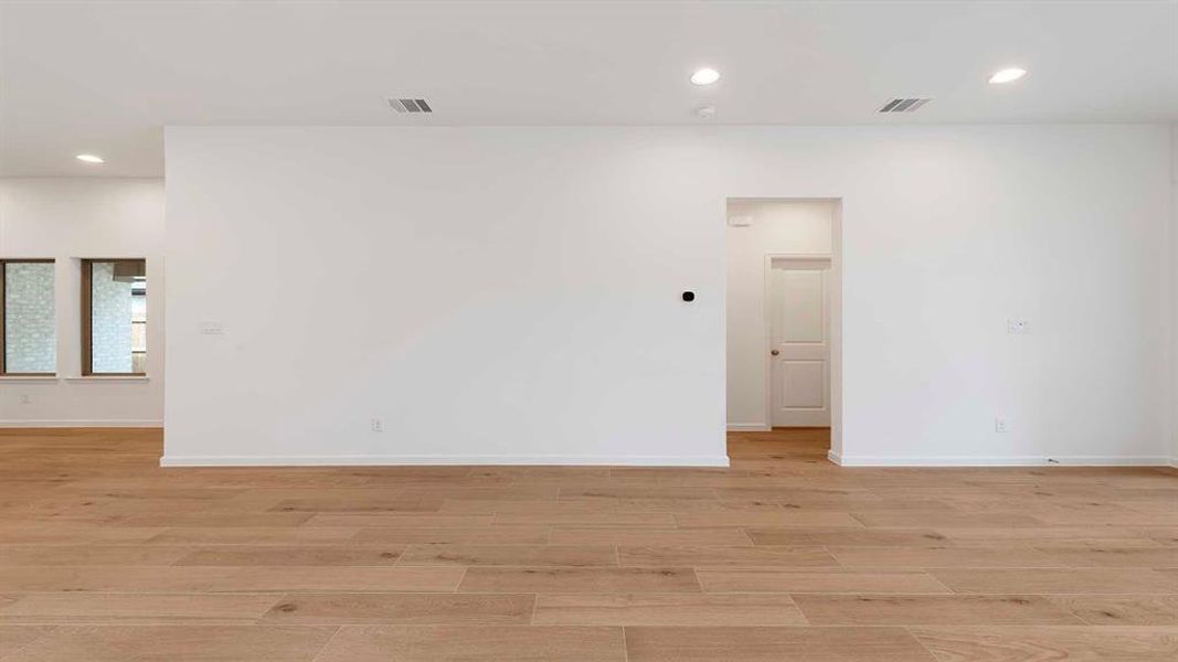 Spacious, unfurnished interior of a new home in Avondale, Fate (Image 16).