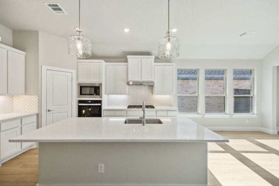 Furnished interior view inside a new home in Dove Hollow, Waxahachie (Image 4).
