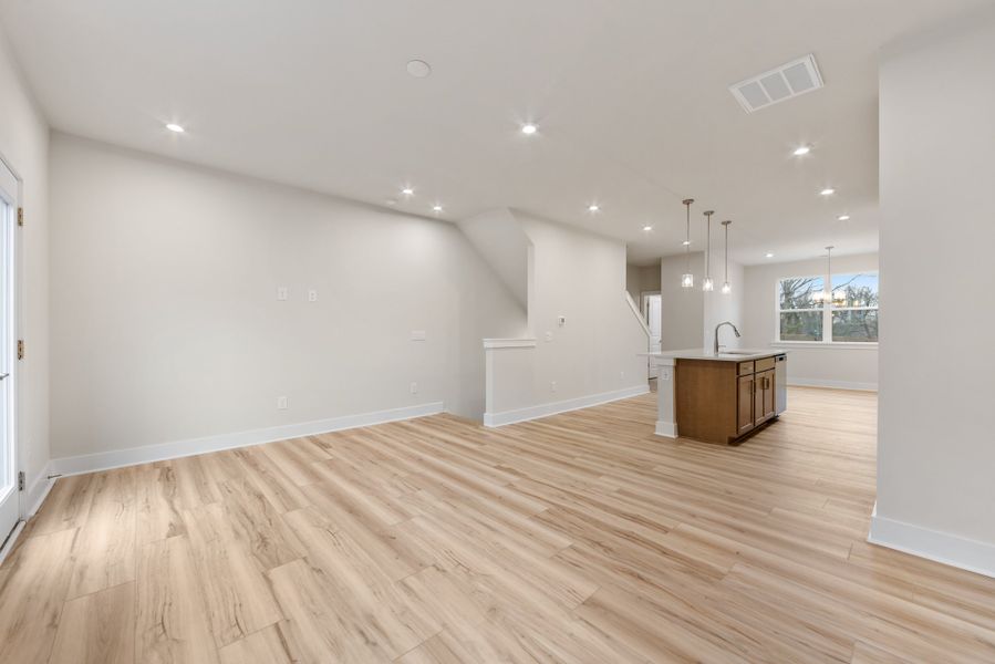 Spacious, unfurnished interior of a new home in Context at Oakhurst, Charlotte (Image 24). Spacious, unfurnished interior of a new home in Context at Oakhurst, Charlotte (Image 24).