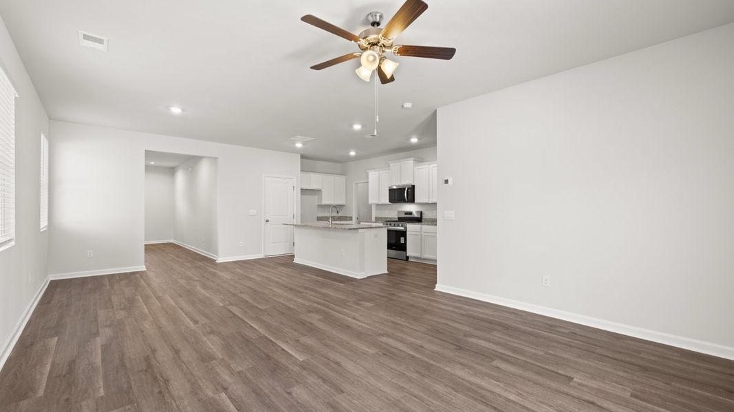 Spacious, unfurnished interior of a new home in The Abbey at Trolley Run Station, Aiken (Image 14).