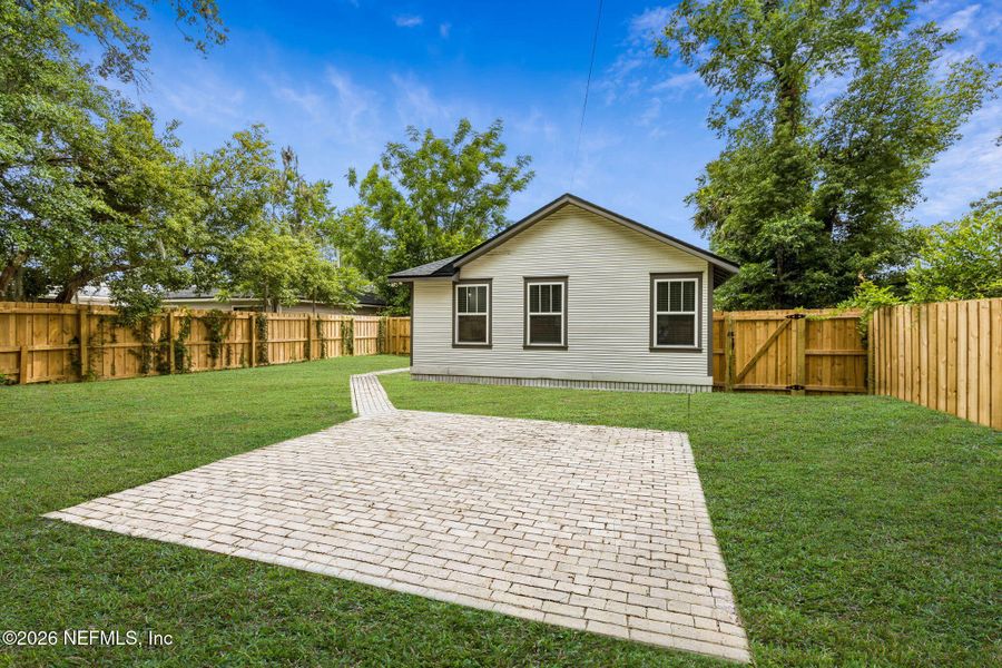 Exterior details and patio area of a home in , Jacksonville (Image 22).