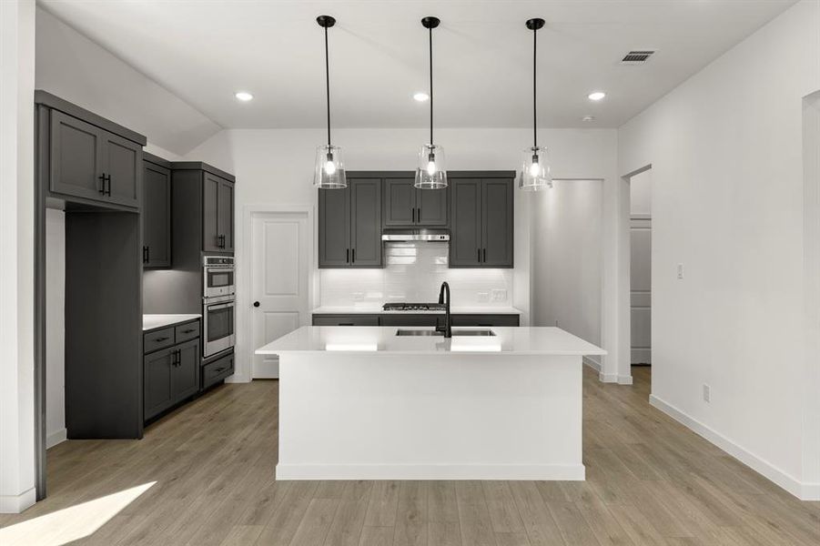 11. 4303 Crossvine - Kitchen 11. 4303 Crossvine - Kitchen