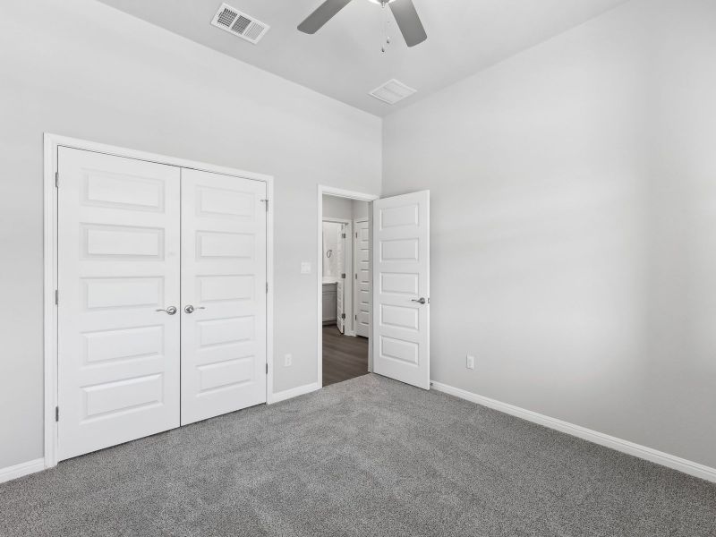Spacious, unfurnished interior of a new home in Big Sky Ranch - Executive Collection, Dripping Springs (Image 17).