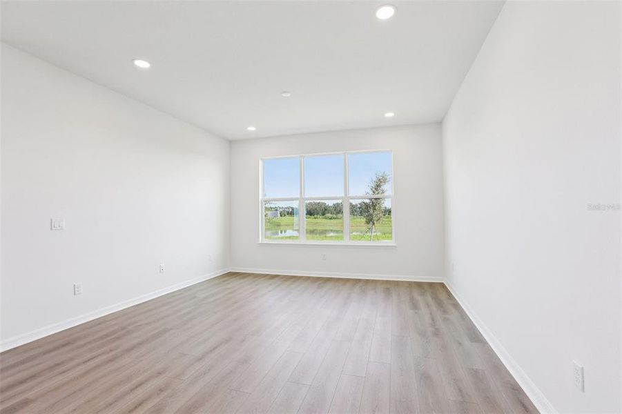 Spacious, unfurnished interior of a new home in Isla Mirada, San Antonio (Image 54).