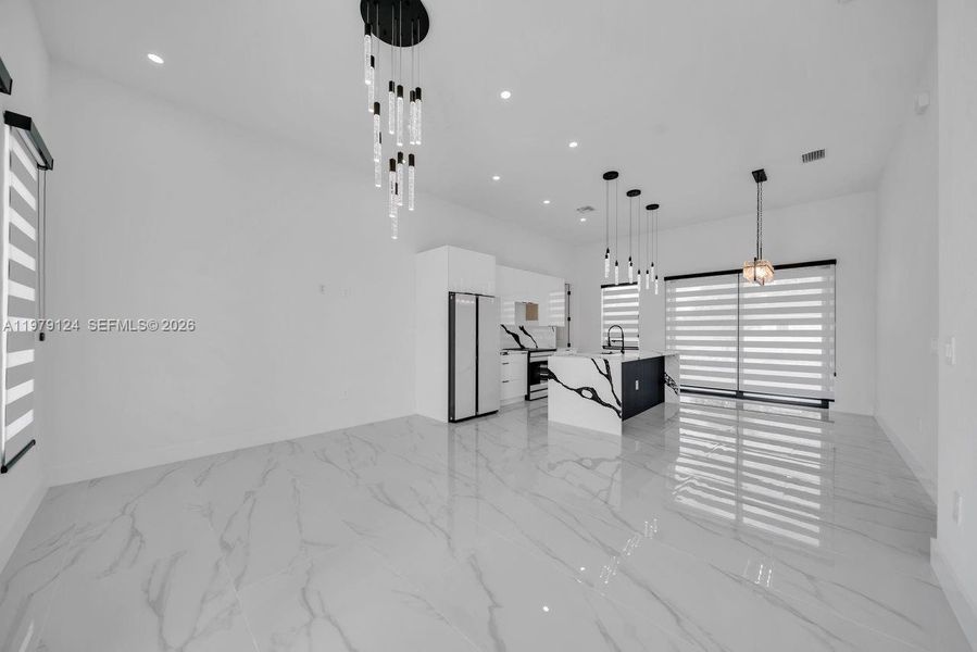 Spacious, unfurnished interior of a new home in , Lehigh Acres (Image 29).