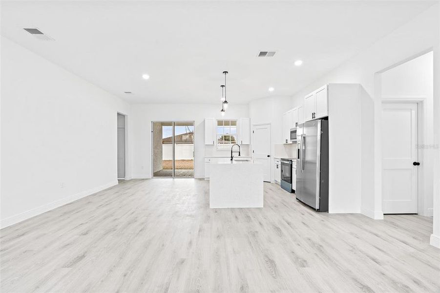 Spacious, unfurnished interior of a new home in , Ocala (Image 28).