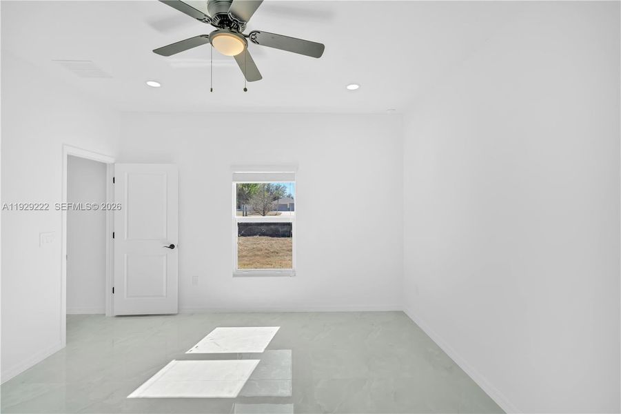 Spacious, unfurnished interior of a new home in , Punta Gorda (Image 25).