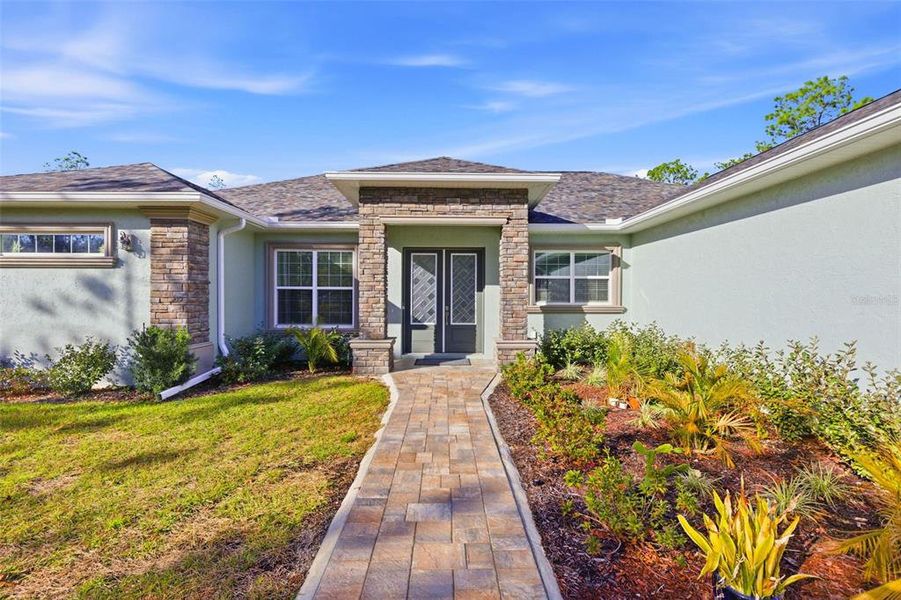 Exterior details and patio area of a home in , Beverly Hills (Image 30).
