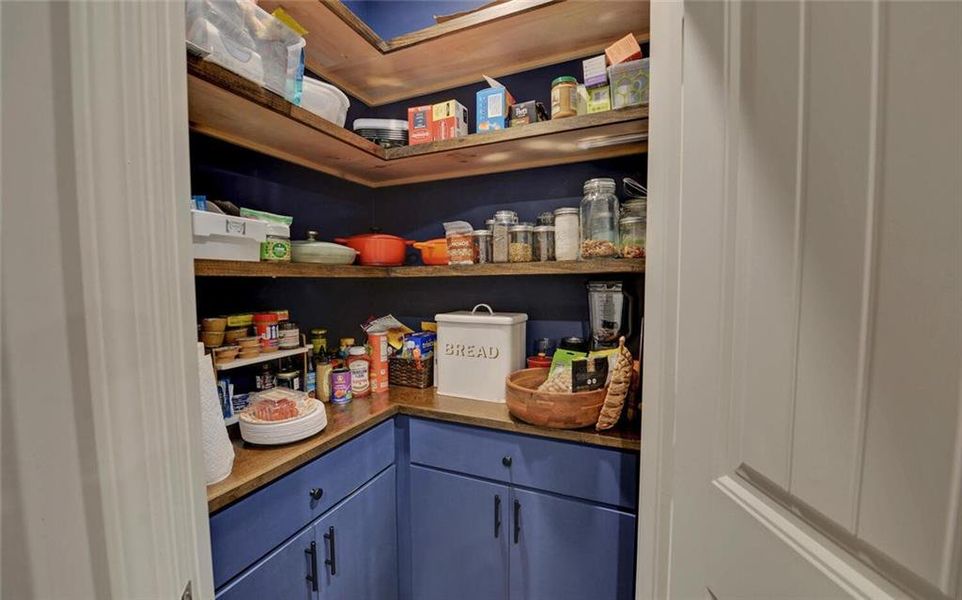 Furnished interior view inside a new home in , Dahlonega (Image 10).
