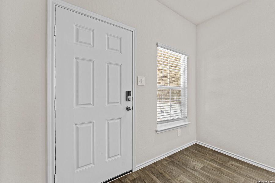 Spacious, unfurnished interior of a new home in Laurel Vistas, San Antonio (Image 16).