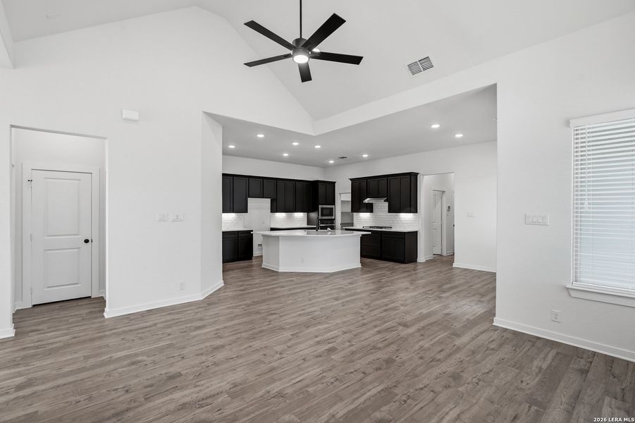 Spacious, unfurnished interior of a new home in The Crossvine, Schertz (Image 35).