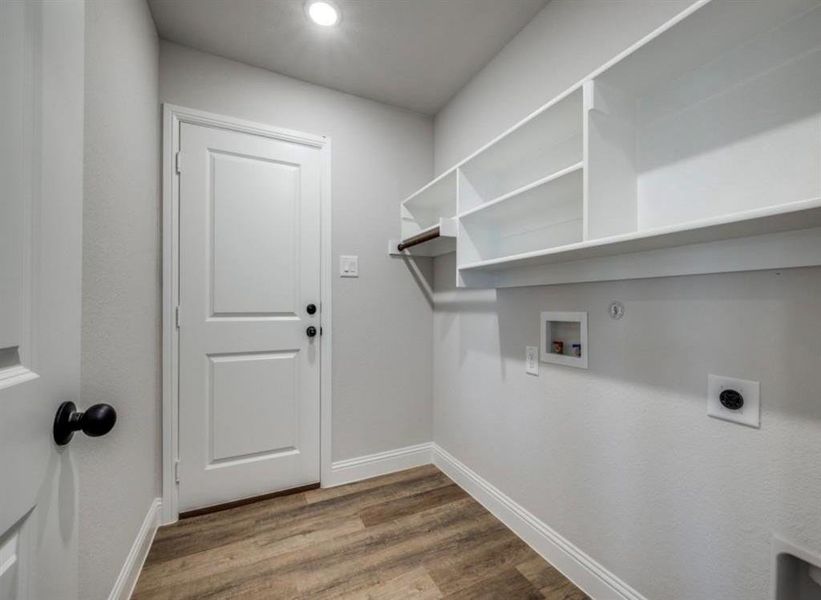 Spacious, unfurnished interior of a new home in , Sanger (Image 9).