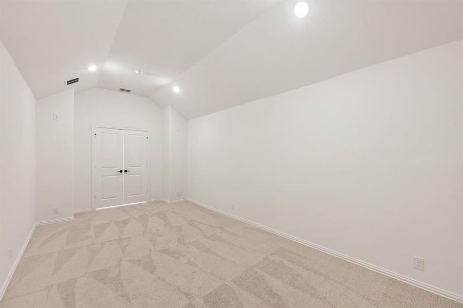 Spacious, unfurnished interior of a new home in Timberbrook, Justin (Image 33).