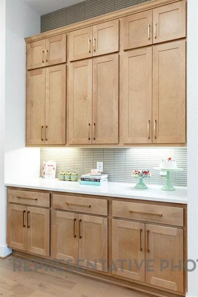 Furnished interior view inside a new home in Goodland, Venus (Image 27).