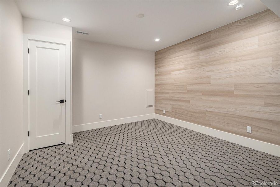 Spacious, unfurnished interior of a new home in , Denver (Image 21).