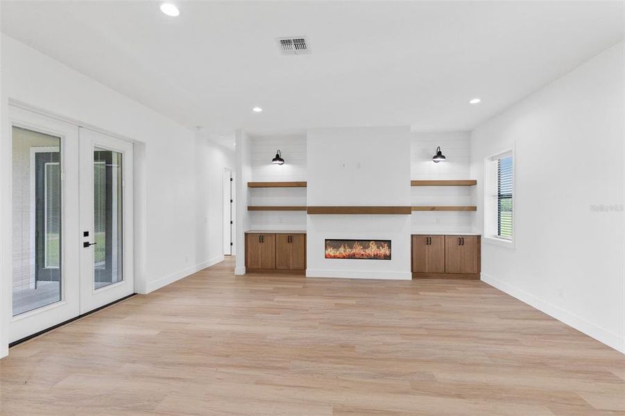 Spacious, unfurnished interior of a new home in , Yeehaw Junction (Image 19).