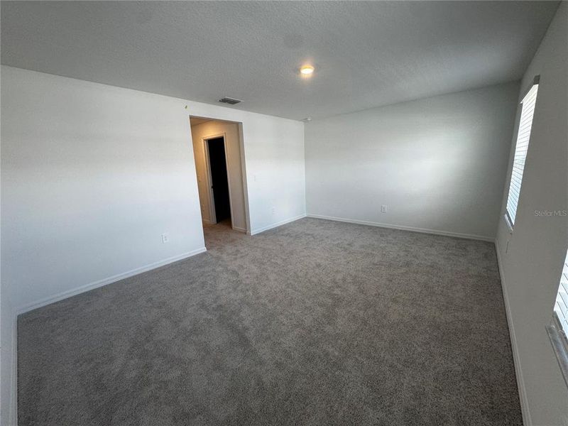 Spacious, unfurnished interior of a new home in , San Antonio (Image 21).