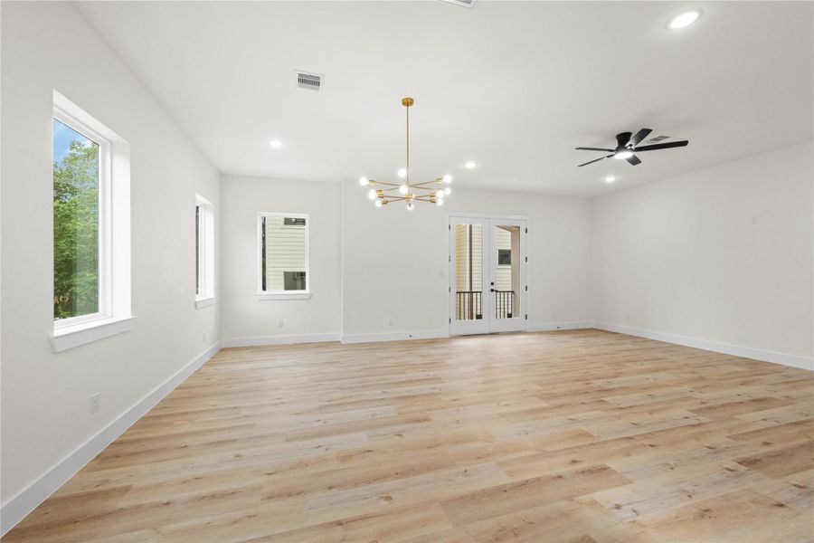 Living/dining area on 2nd level