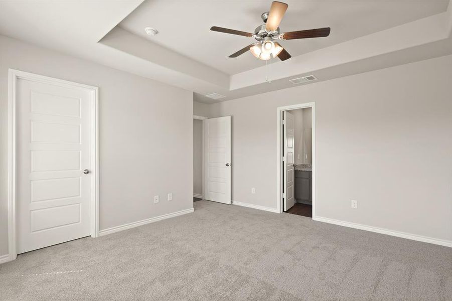 Spacious, unfurnished interior of a new home in Deer Creek, Fort Worth (Image 21). Spacious, unfurnished interior of a new home in Deer Creek, Fort Worth (Image 21).