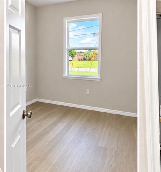 Spacious, unfurnished interior of a new home in , Lehigh Acres (Image 10).