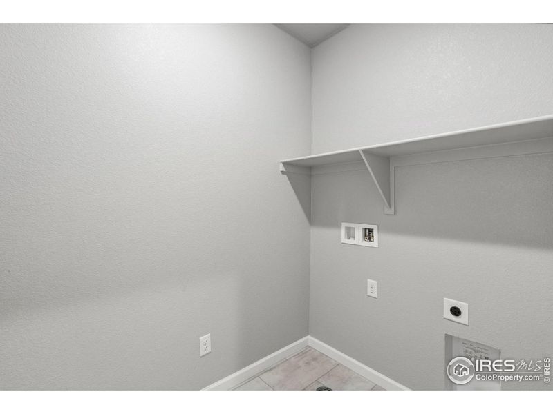 Spacious, unfurnished interior of a new home in Cordovan, Longmont (Image 12).