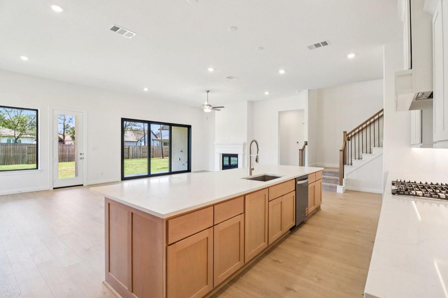 Furnished interior view inside a new home in Evergreen 60', Conroe (Image 9).