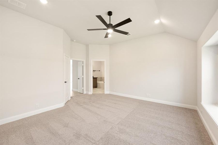 Spacious, unfurnished interior of a new home in Maplewood, Glenn Heights (Image 27).