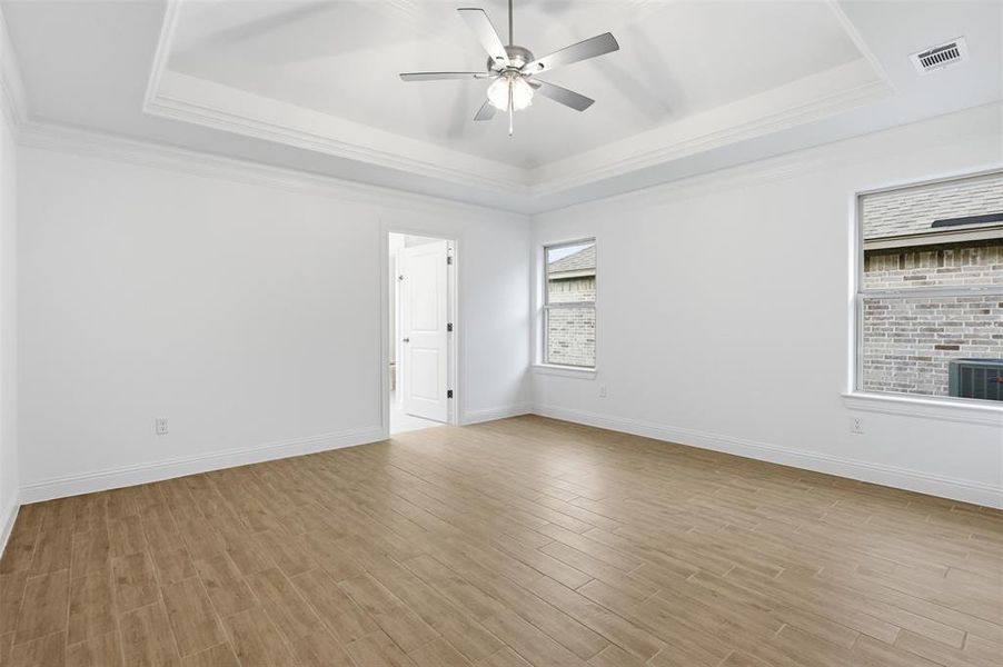 Spacious, unfurnished interior of a new home in , Tolar (Image 15).