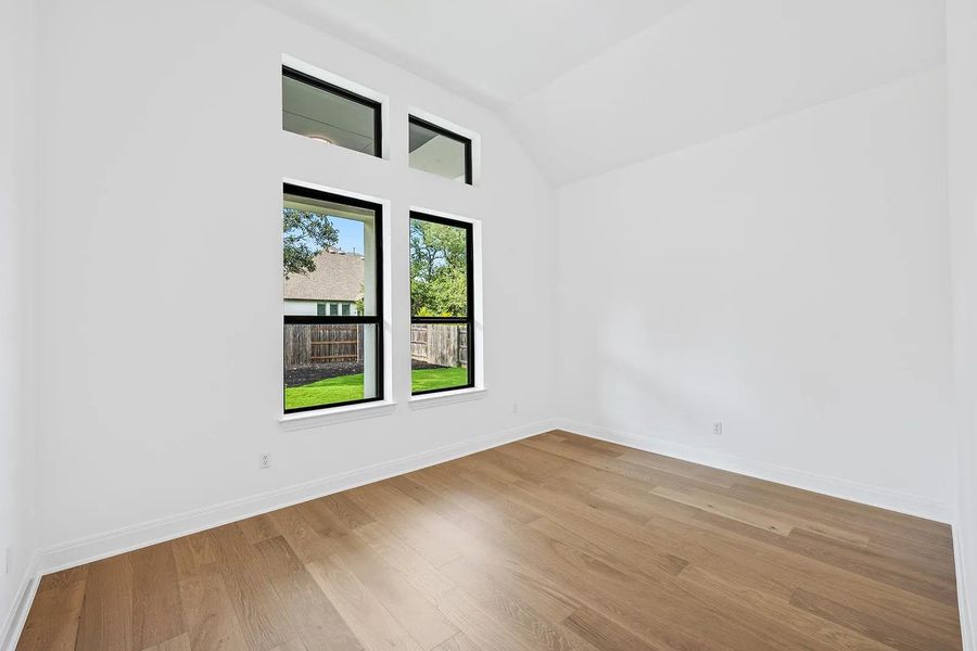 Spacious, unfurnished interior of a new home in Caliterra - 80', Dripping Springs (Image 18).