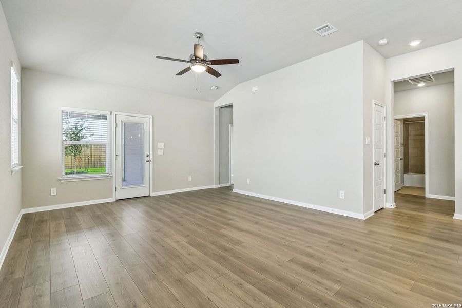 Spacious, unfurnished interior of a new home in Thomas Pond, San Antonio (Image 37). Spacious, unfurnished interior of a new home in Thomas Pond, San Antonio (Image 37).